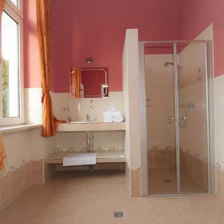 Gross Koethel Otel *